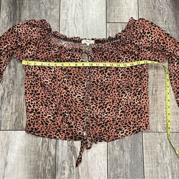 Rewind Leopard Off Shoulder Long Sleeve Button-down Blouse Top Tan Black Medium - Picture 10 of 12